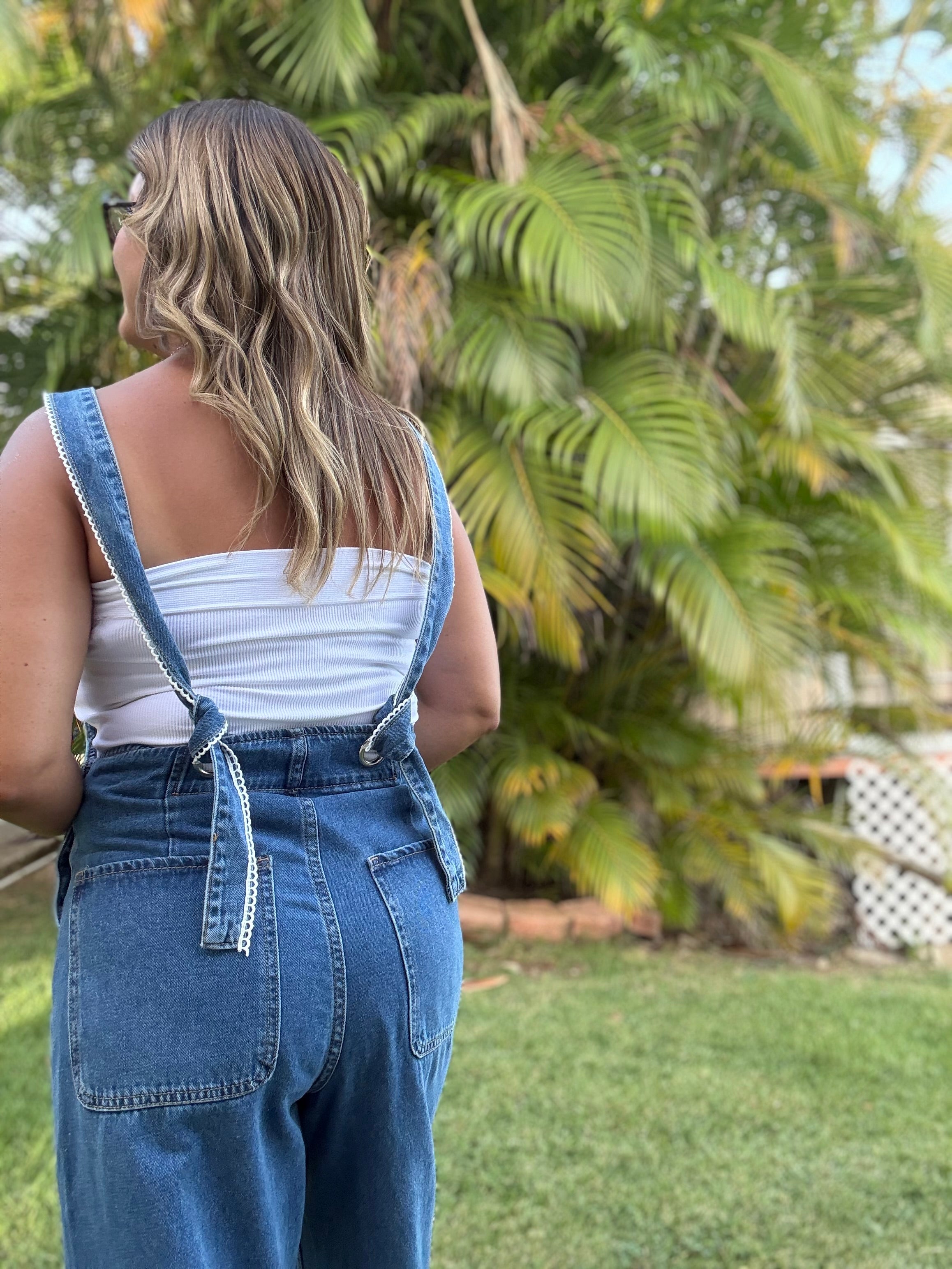 Denim Jumpsuit (corre pequeño / tallas 0 y 1 small, 3 medium y 5 large)